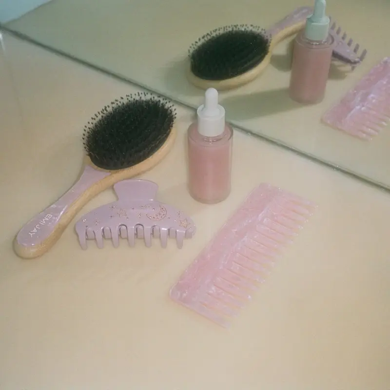 Emi Jay Detangling Comb In Pink Sugar